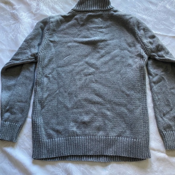 🍁 6 /10 $🍁 
Calvin Klein’s Boys Turtle Neck Sweater - Picture 2 of 2